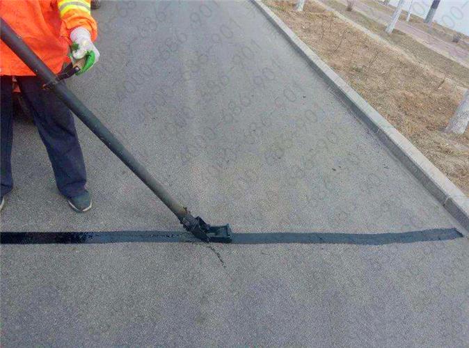 丰润市政采用道路灌缝胶进行公路裂缝养护